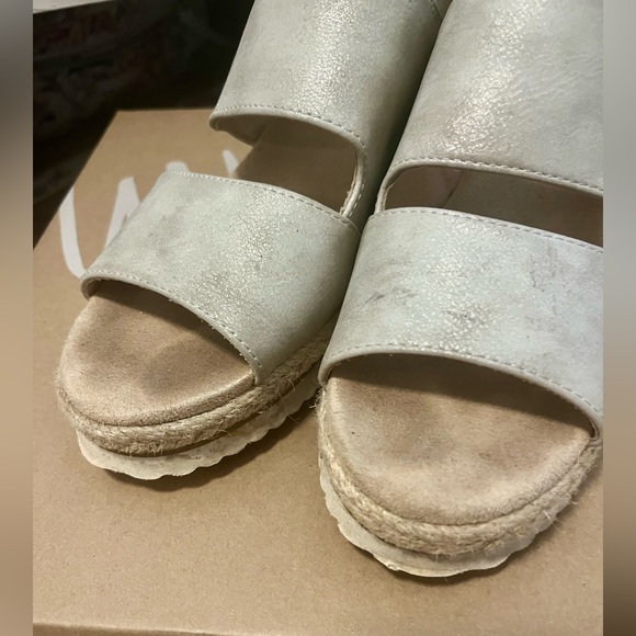 LifeStride Women's Cream Wedge Sandals - Picture 5 of 9